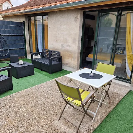 Grand Studio 2 Personnes Saint-Amand-Montrond Exterior photo